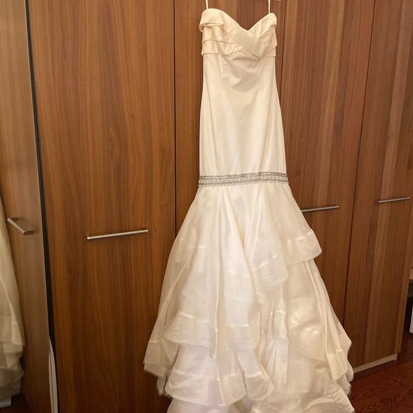Isabelle Armstrong Kleinfields designer silk wedding dress - Picture 6 of 16
